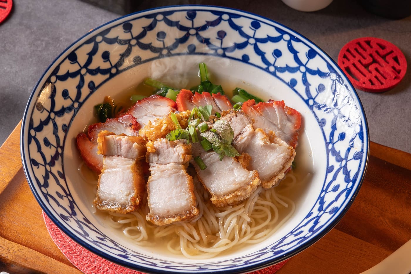บะหมี่หมูกรอบหมูแดง